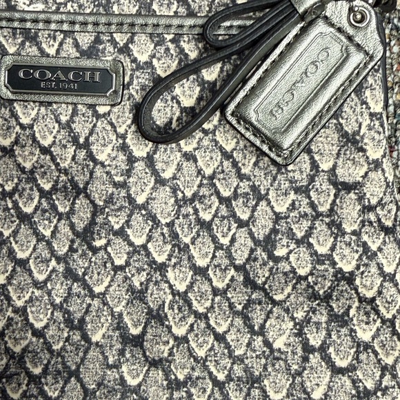Coach Getaway Snake Print File Nylon Silver Textured Crossbody Bag - EUC - Picture 4 of 10